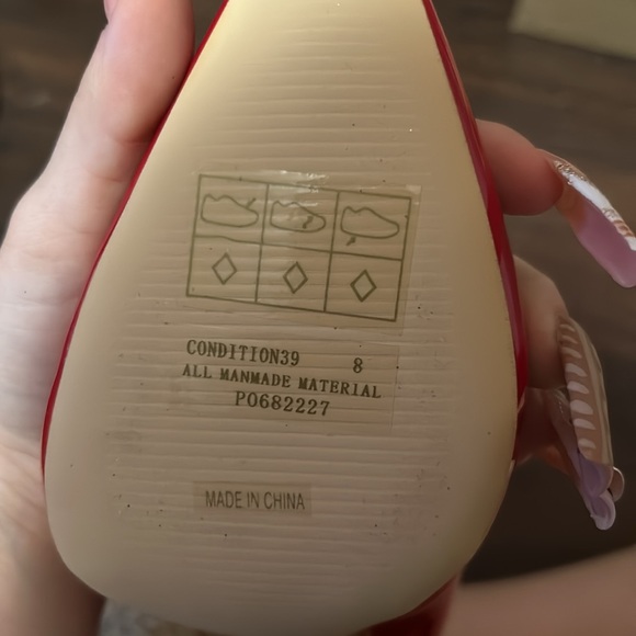 Red fashion nova heels size 8 - Picture 3 of 3